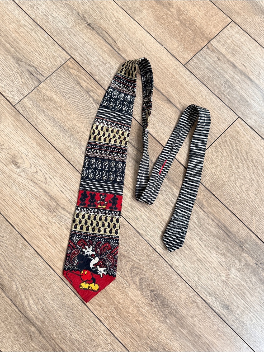 Vintage Mickey Mouse necktie made in Canada 100% silk